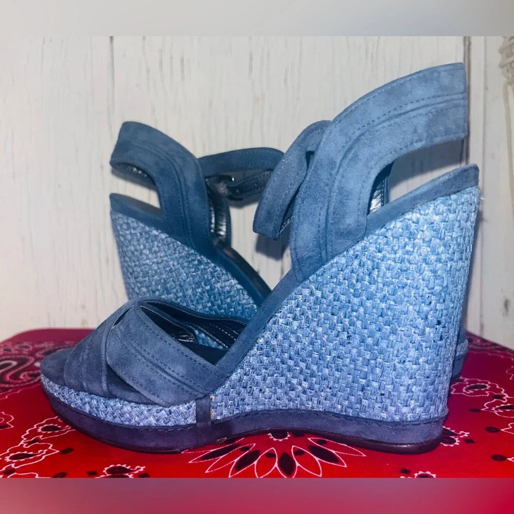 💙💙STUART WEITZMAN ELEVATE BLUE SUEDE WEDGE SANDALS💙